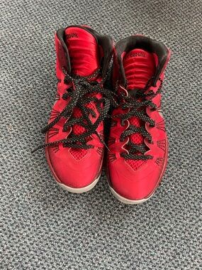 Nike 2013 hyperdunk basketball shoes. Men’s size 8.5